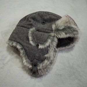 Brekka Sz 60 Gray Faux Fur Lined Winter Hat